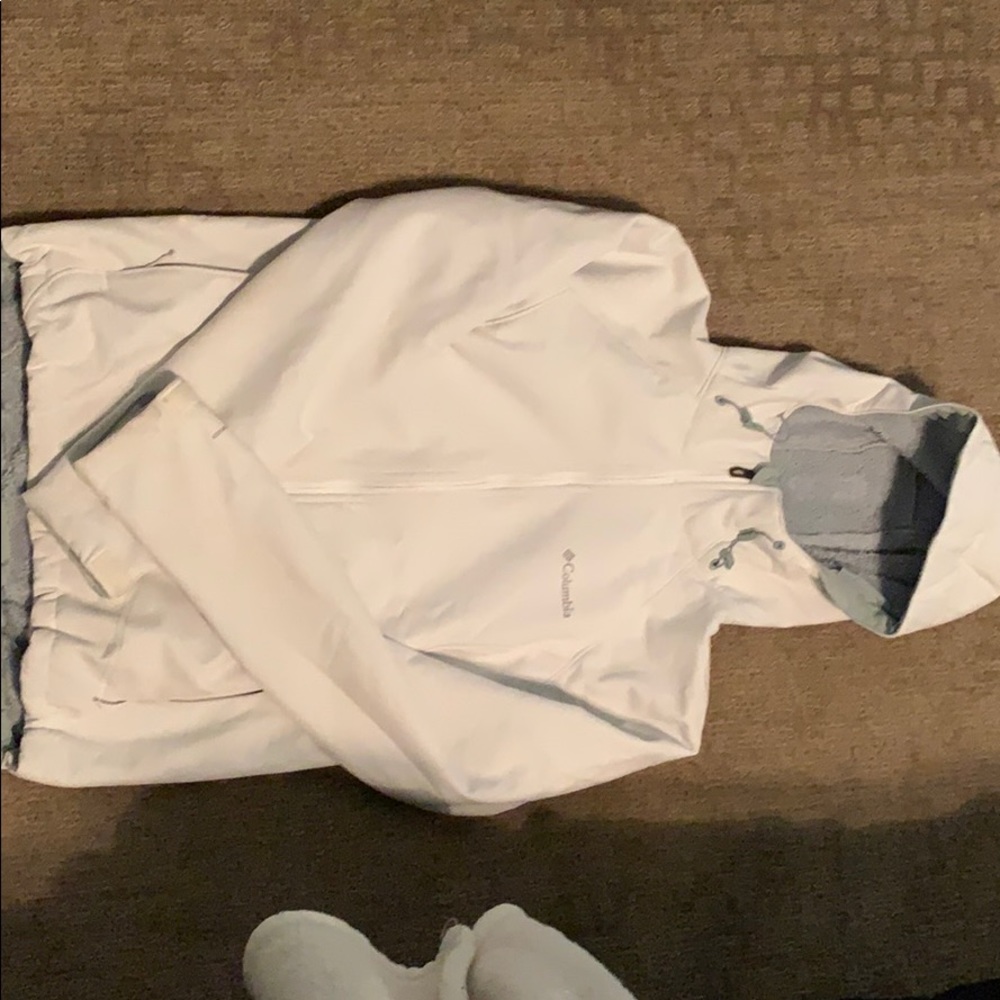 Women’s Columbia white fleece lined windbreaker